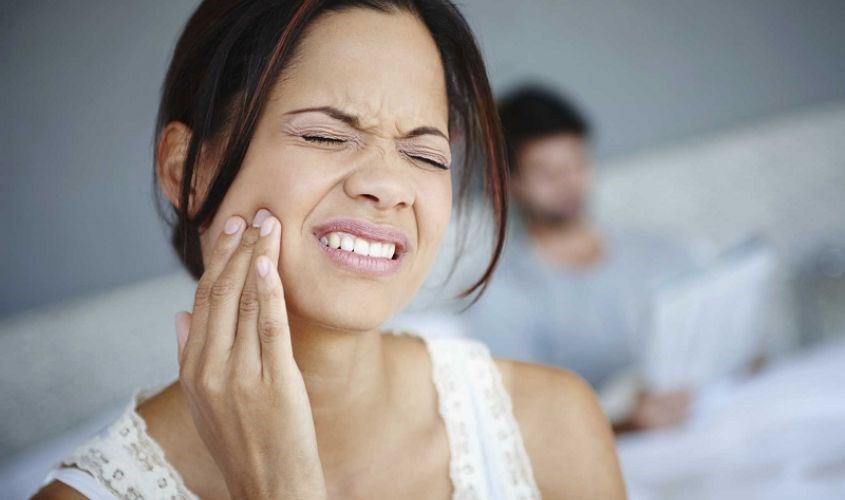 Nhai kẹo cao su nhiều gây rối loạn thái dương hàm TMJ