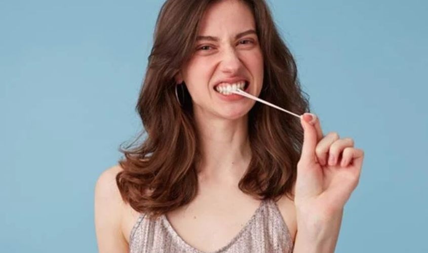 Lạm dụng kẹo cao su còn khiến xuất hiện nếp nhăn mặt
