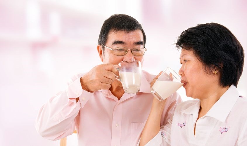 Sau độ tuổi 30, nên uống 1 - 2 ly mỗi ngày để phòng tránh loãng xương