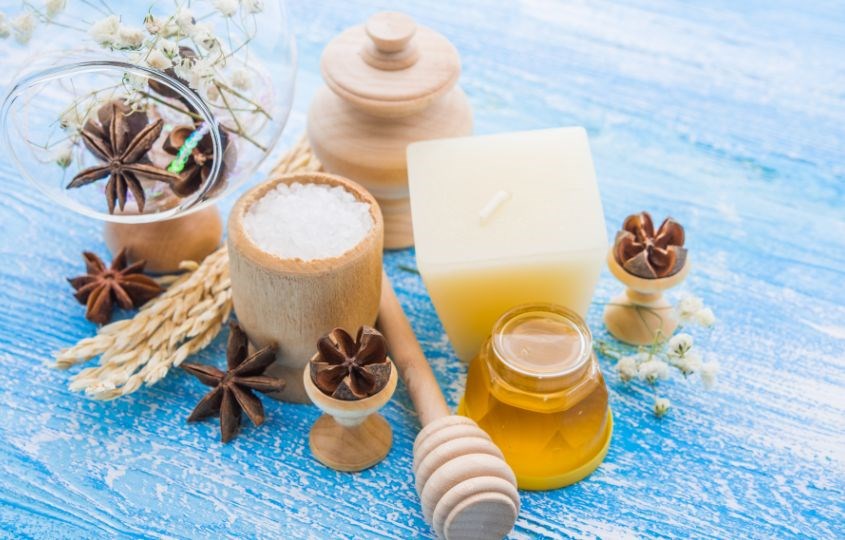 Trị mụn bằng mật ong và muối