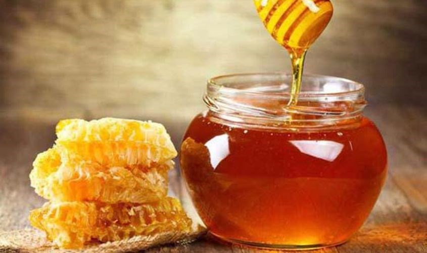 Trị thâm mắt với mật ong và ​​dầu dừa, dầu thầu dầu