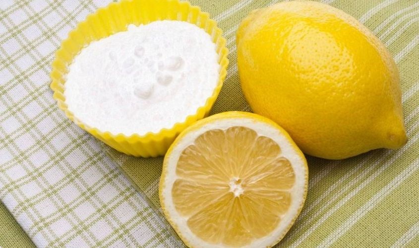 Có thể sử dụng baking soda và chanh để loại bỏ da chết ở môi