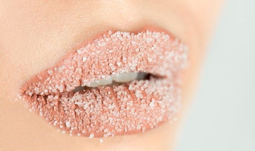 Những trường hợp không nên tẩy tế bào chết môi