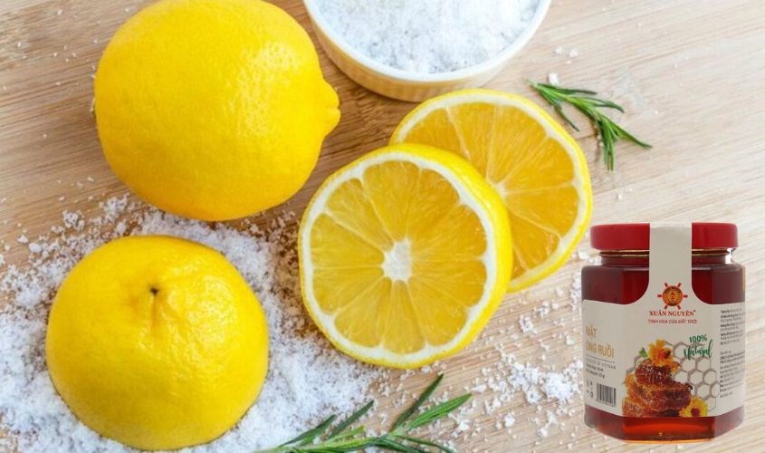 Sử dụng đường, chanh và mật ong ruồi nguyên chất Xuân Nguyên để tẩy tế bào chết môi