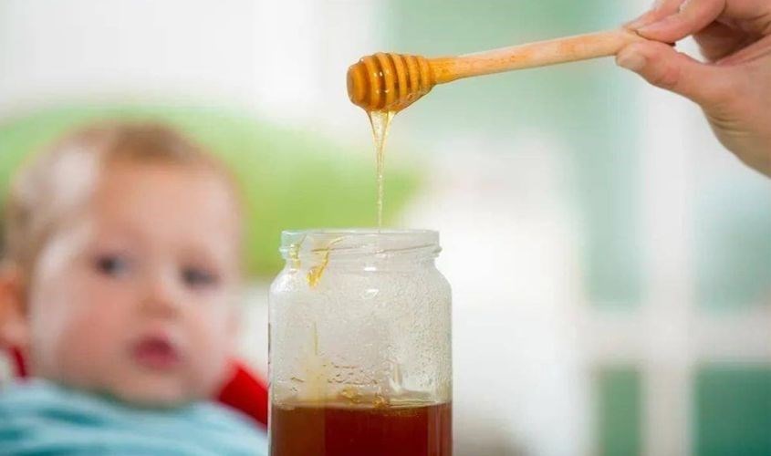 Một trong những thời điểm vàng nên cho trẻ uống mật ong là vào buổi sáng sớm