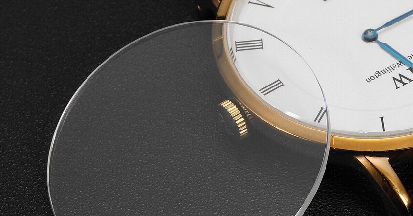 Dùng kính cường lực cho đồng hồ là phương pháp bảo vệ đơn giản, hiểu quả