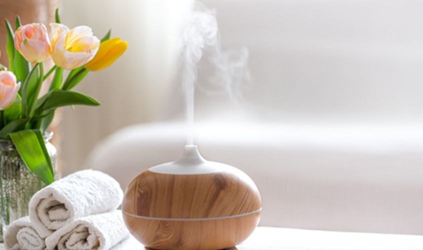 Mẹ không nên xông tinh dầu tràm cho bé dưới 6 tháng tuổi