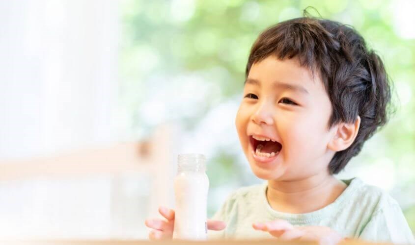 Bảo quản đúng cách và cho bé uống sữa đúng thời điểm sẽ tăng tác dụng của sữa