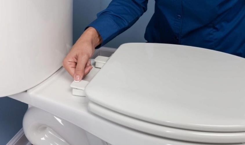 Kiểm tra kỹ càng lại sau khi thay nắp bồn cầu xong