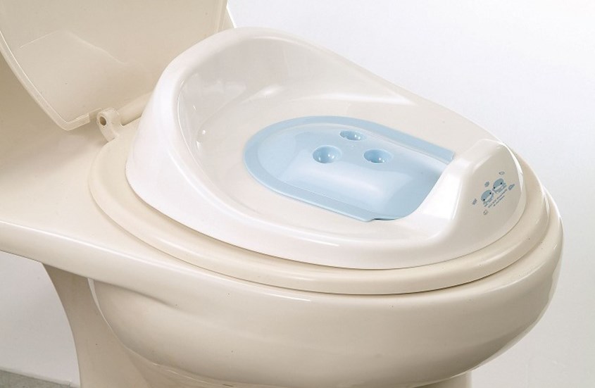 Nắp bồn cầu KuKu KU1035 giúp bé tập làm quen dần với việc tự ngồi toilet như người lớn.