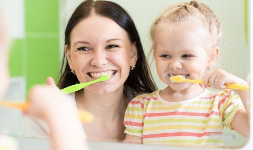 Kem đánh răng sẽ giúp loại bỏ vi khuẩn, mảng bám thức ăn, bảo vệ hàm răng chắc khỏe