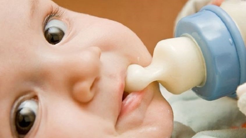 Dùng phải bình sữa Comotomo giả sẽ làm biến đổi dưỡng chất trong sữa