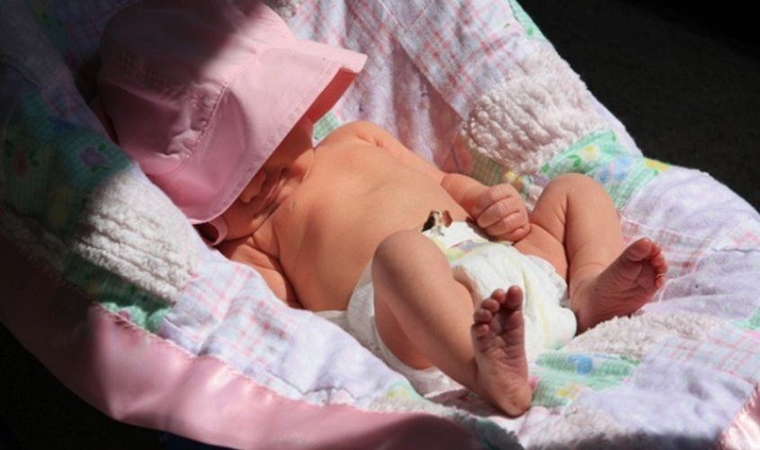 Tắm nắng cho trẻ