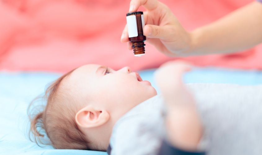 Đối với trẻ sơ sinh chỉ nên bổ sung đủ 400 IU vitamin D mỗi ngày