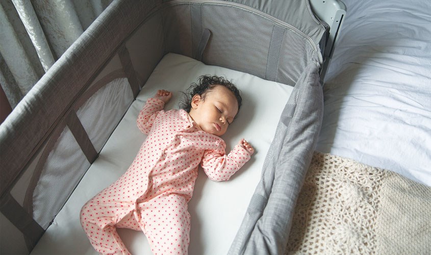 Giường cũi Joie cho bé từ sơ sinh đến 15 kg Giường cũi Joie cho bé từ sơ sinh đến 15 kg