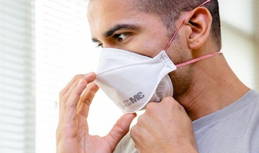 Viền khẩu trang chính hãng được dập bằng máy nên rất đều và tỉ mỉ