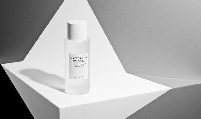 Toner tăng cường dưỡng sáng da Skin1004 Madagascar Centella Tone Brightening Boosting 210 ml Toner tăng cường dưỡng sáng da Skin1004 Madagascar Centella Tone Brightening Boosting 210 ml