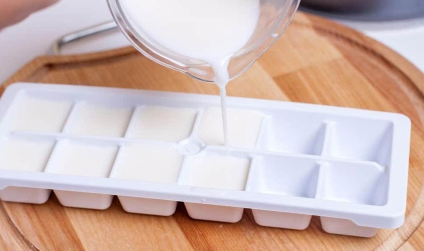 Tẩy trang bằng sữa tươi đông đá 