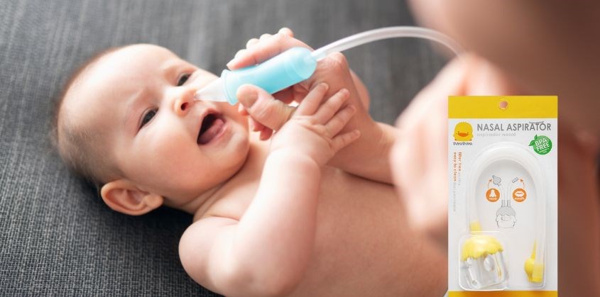Sử dụng dụng cụ hút mũi PIYOPIYO PY830113 dạng dây để hút mũi cho bé