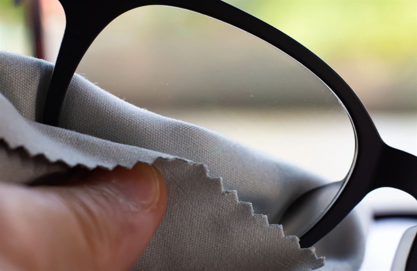 Cách bảo quản giúp kính ít bám bụi bẩn Cách bảo quản giúp kính ít bám bụi bẩn