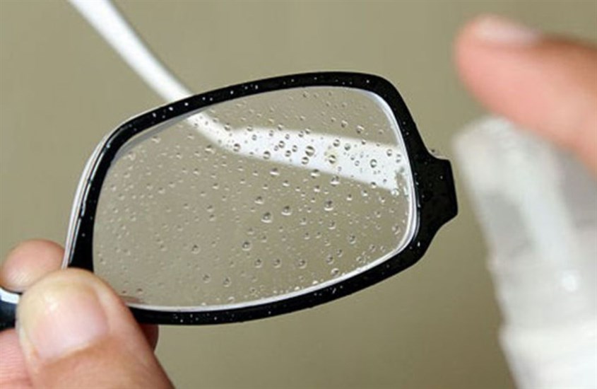 Ưu tiên sử dụng nước rửa kính chuyên dụng Ưu tiên sử dụng nước rửa kính chuyên dụng