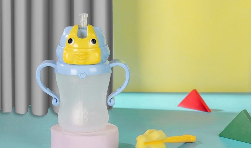 Bình sữa Bebu có thể sử dụng làm bình nước cho bé uống