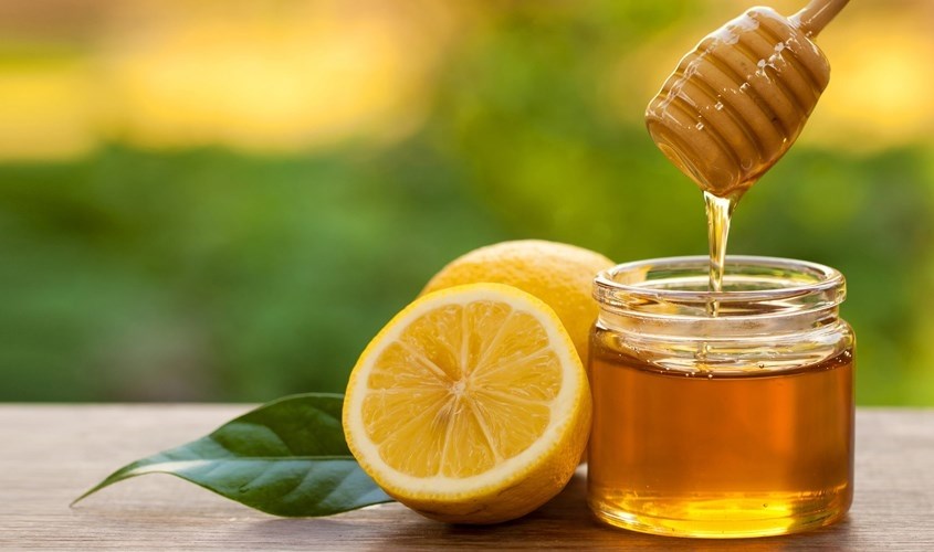 Dưỡng tóc bằng mật ong và chanh