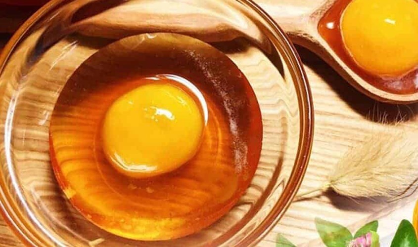 Dưỡng tóc bằng mật ong và trứng gà