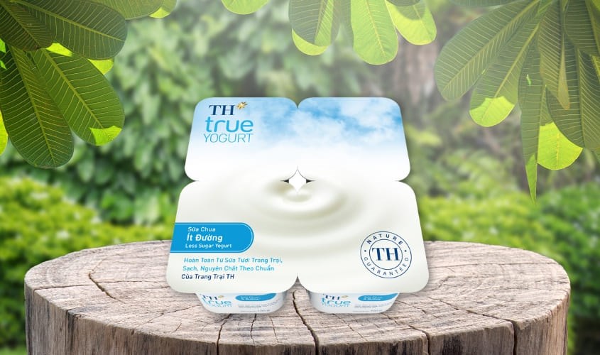 Lốc 4 hộp sữa chua ít đường TH true YOGURT 100g (từ 1 tuổi)