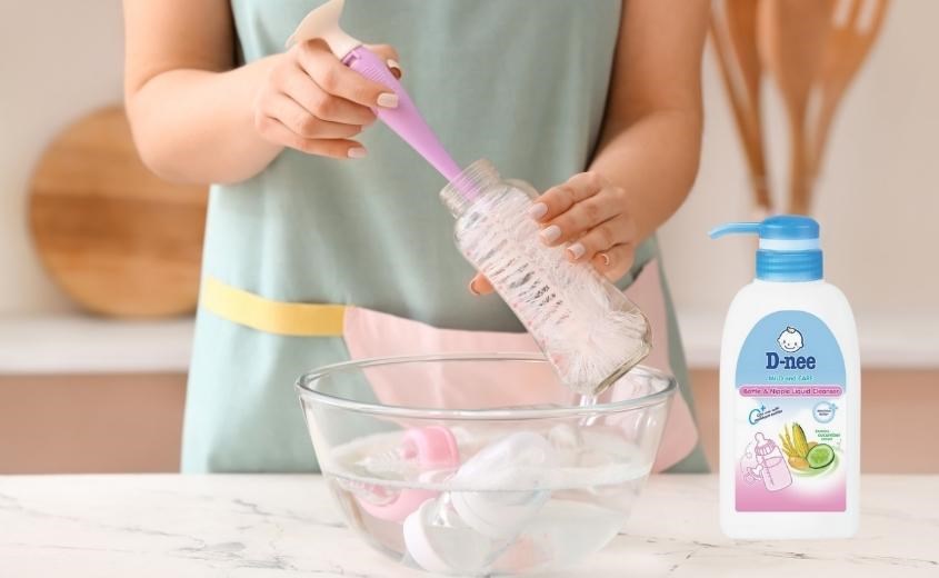 Cách dùng nước rửa bình Dnee đối với dụng cụ ăn uống của bé