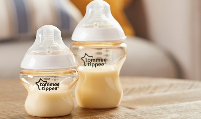 Mẹ có thể lựa chọn bình sữa với size khác nhau với độ tuổi của bé 
