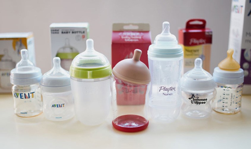 Chuẩn bị nhiều loại bình giúp mẹ dễ dàng thay đổi khi bình sữa cũ chưa hoàn toàn được làm sạch