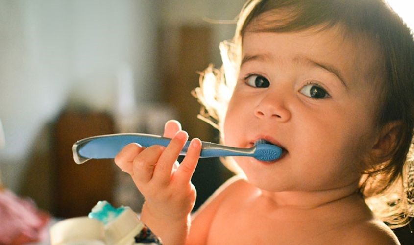 Những điều ba mẹ cần biết để răng bé phát triển tốt