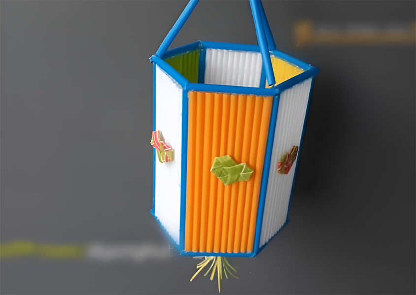 Lồng đèn kéo quân từ ống hút - món quà trung thu ý nghĩa cho bé