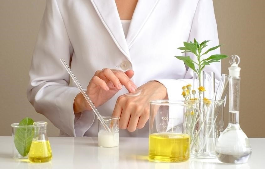 Sử dụng cồn trong mỹ phẩm