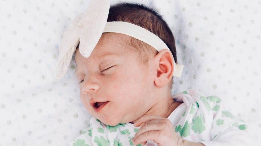 Không gây trật cổ cho bé