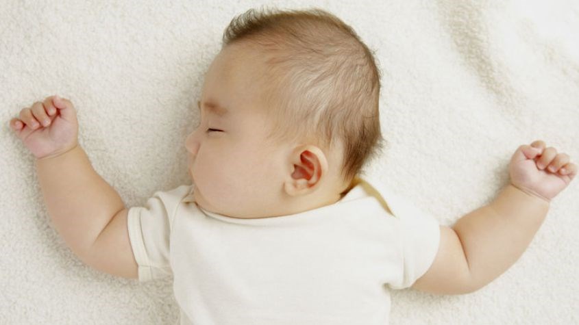 Không gây ra hội chứng đầu bẹt ở trẻ