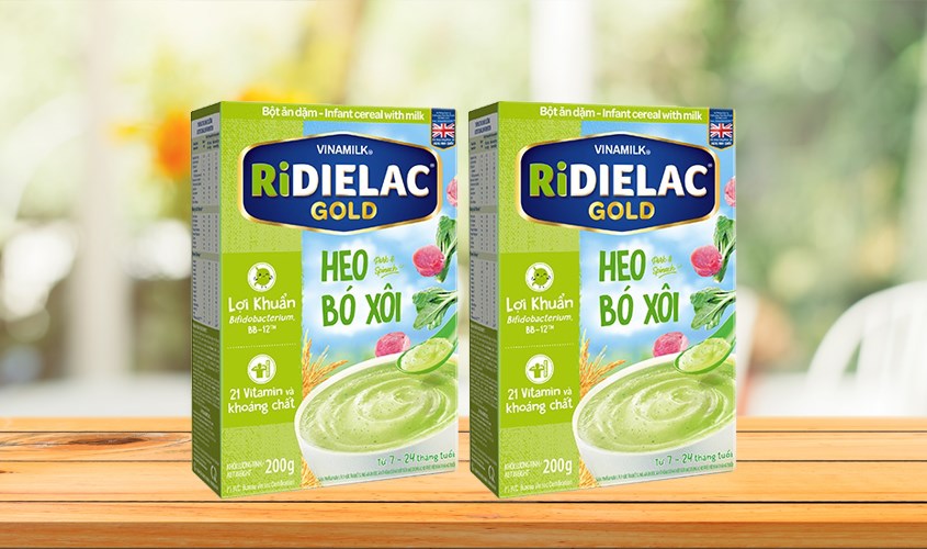 Mẹ cũng có thể nấu bột ăn dặm Vinamilk RiDielac Gold heo và rau bó xôi hộp 200g (7 - 24 tháng) với xoài