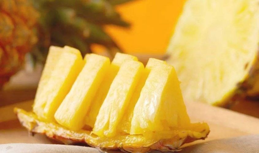 Dứa cung cấp nhiều dưỡng chất thiết yếu cho bé ăn dặm