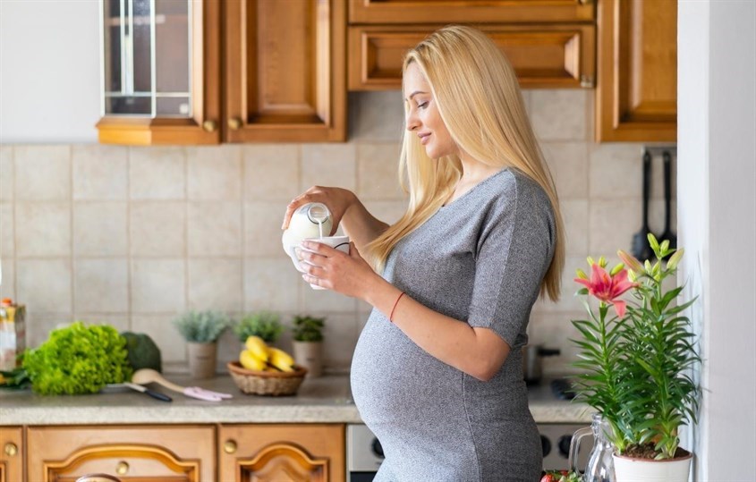 Mẹ bầu nên uống bổ sung sữa bầu trong suốt thai kỳ