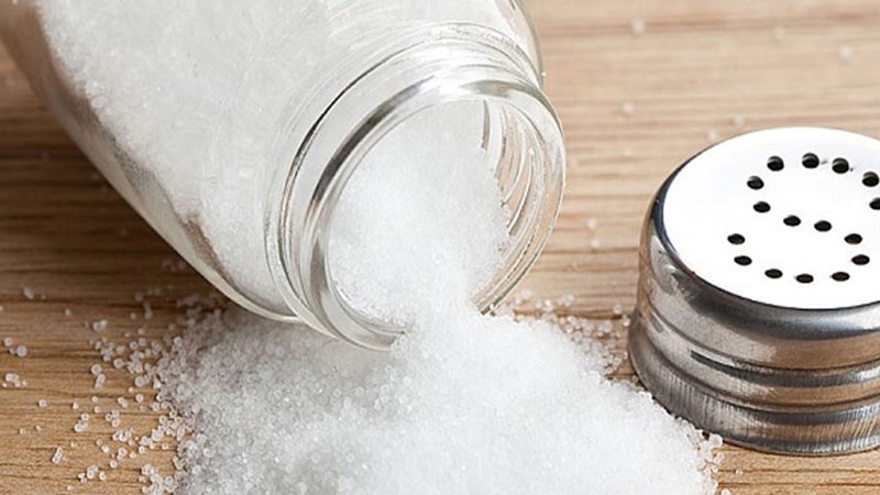 Việc ăn quá nhiều thức ăn có muối sẽ làm giảm khả năng chuyển hóa của gan