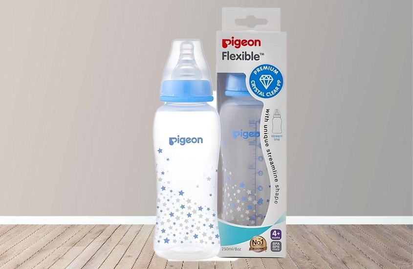 Bình sữa nhựa PP Pigeon Streamline cổ hẹp 250 ml màu xanh