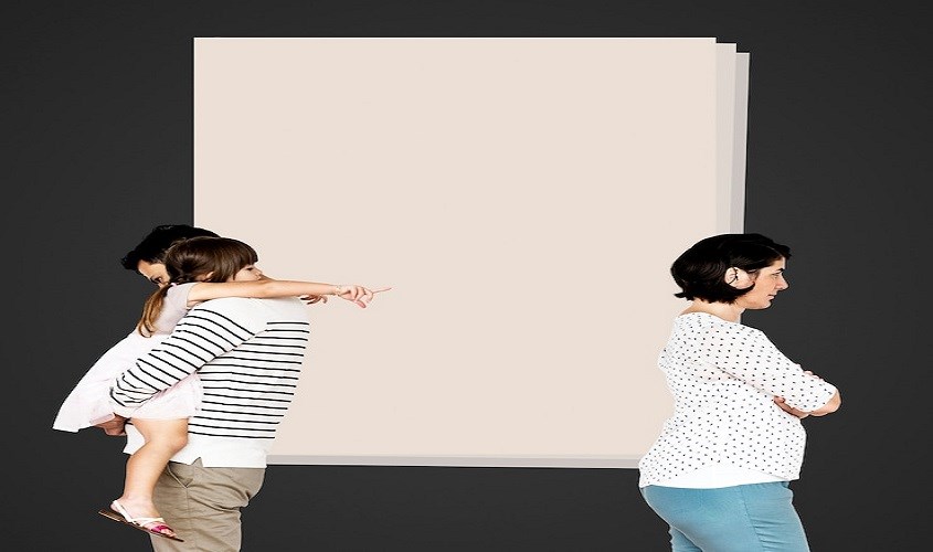 Trẻ có thể phản ứng rất gắt gao nếu bố mẹ ly hôn. Nguồn từ Freepik Trẻ có thể phản ứng rất gắt gao nếu bố mẹ ly hôn. Nguồn từ Freepik