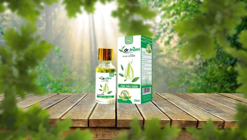 Thêm 2 - 3 giọt tinh dầu tràm Dr Tràm 20 ml vào máy xông mặt giúp diệt khuẩn và làm da tươi tắn hơn