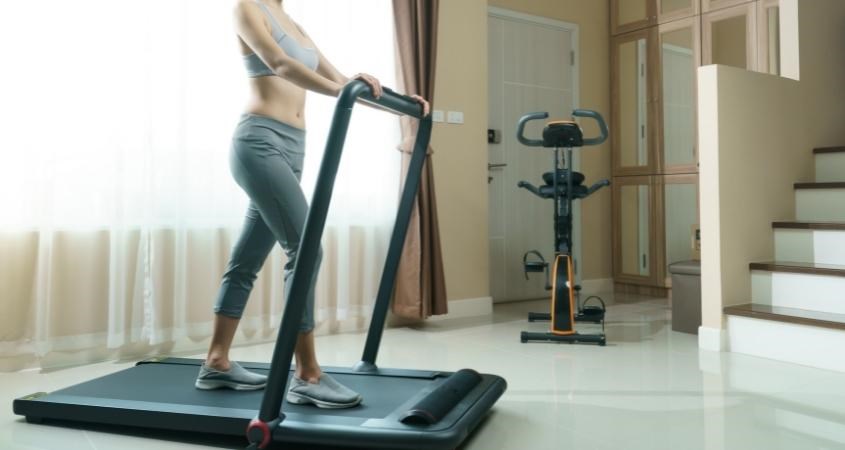 Băng tải của máy có diện tích nhỏ gọn