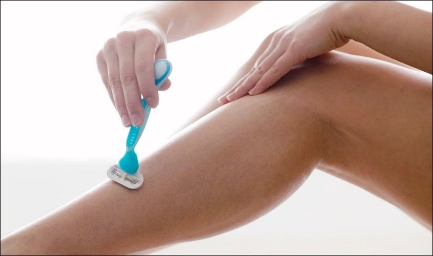 Phấn rôm hỗ trợ làm sạch vùng da khi cạo lông