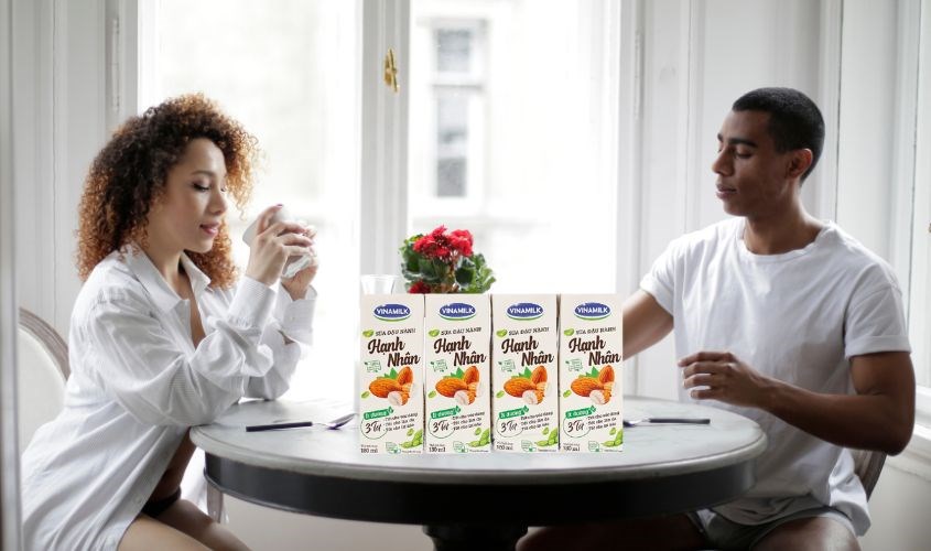 Thùng 48 hộp sữa đậu nành hạnh nhân Vinamilk 180 ml