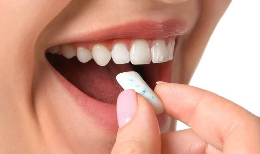 Tìm hiểu kỹ những lưu ý khi thực hiện nhai kẹo cao su để giảm béo mặt