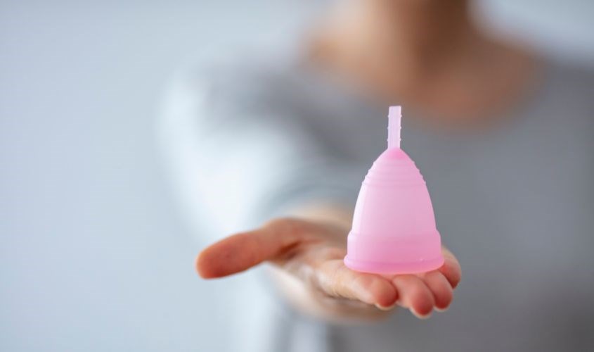 Cần vệ sinh sạch sẽ cốc nguyệt san trước và sau khi dùng để tránh bị kích ứng