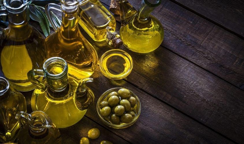 Bảo quản dầu oliu trong chai, lọ tối màu